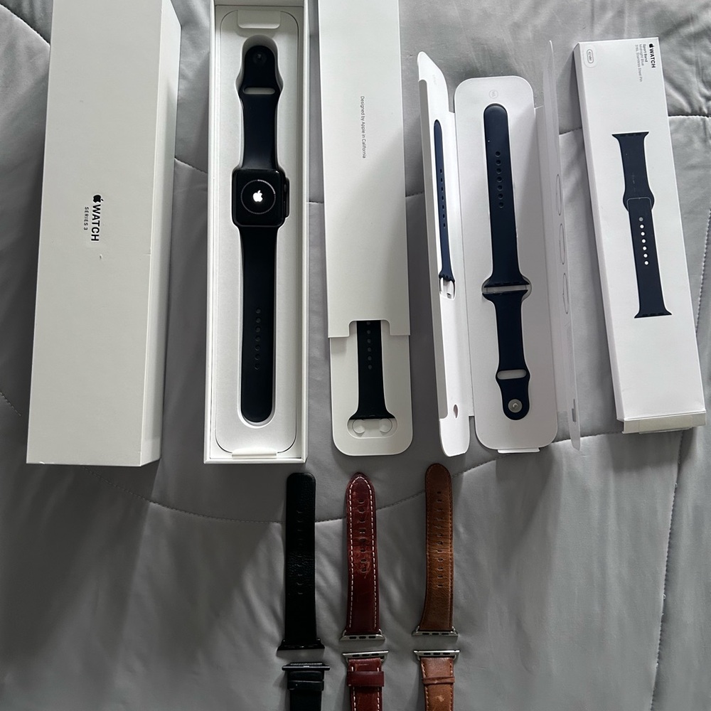 Apple Watch (Series 3) 42mm w/ 5 Bands